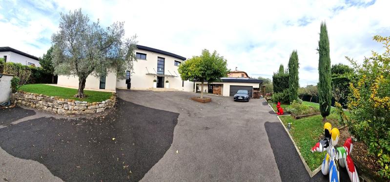 Propriété - 231 m² - 7 pièces