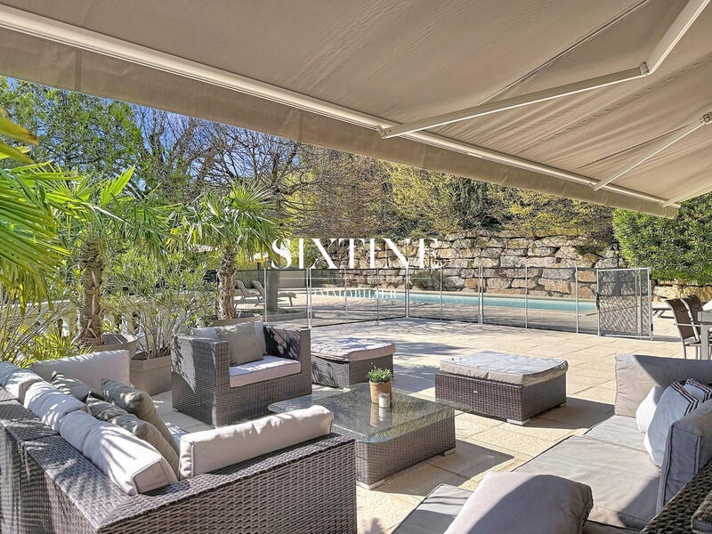 Maison - 253 m² - 5 pièces