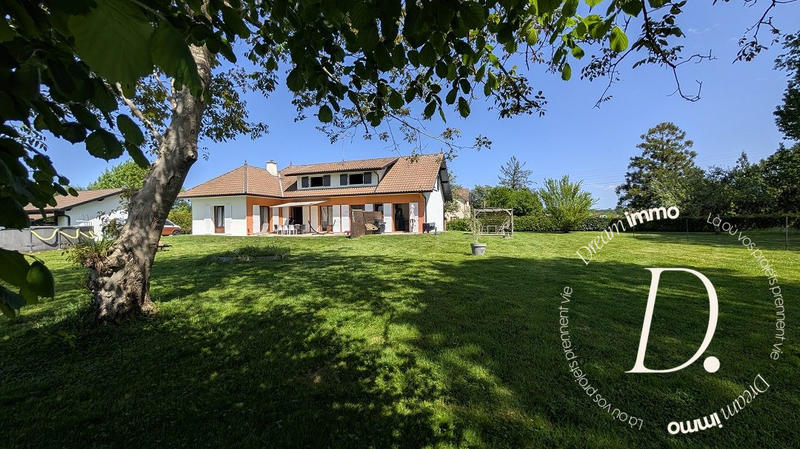 Maison - 235 m² - 7 pièces