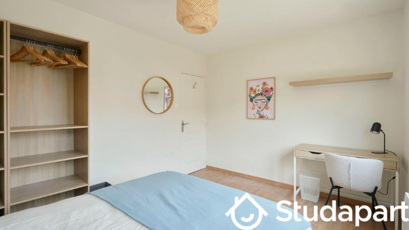 Chambre - 120 m² - 1 pièce