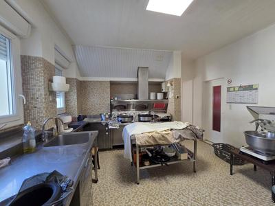 Maison - 176 m² - 12 pièces