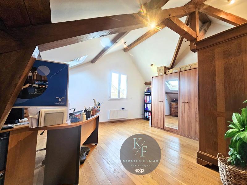 Maison - 210 m² - 6 pièces