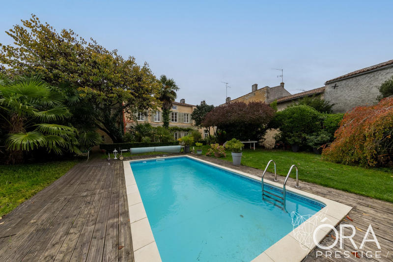 Maison ancienne - 430 m² - 17 pièces