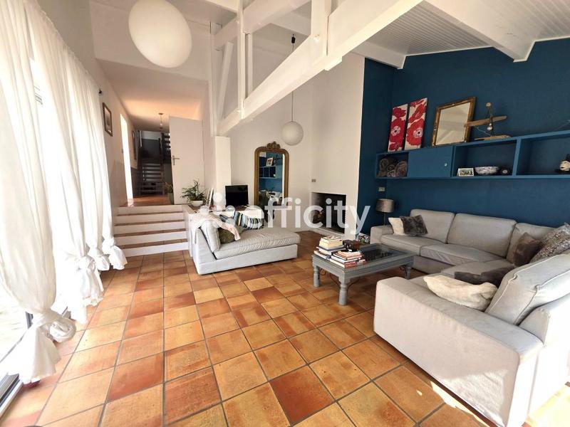 Maison - 178 m² - 8 pièces