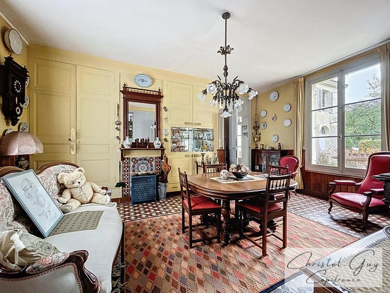 Maison bourgeoise - 247 m² - 10 pièces