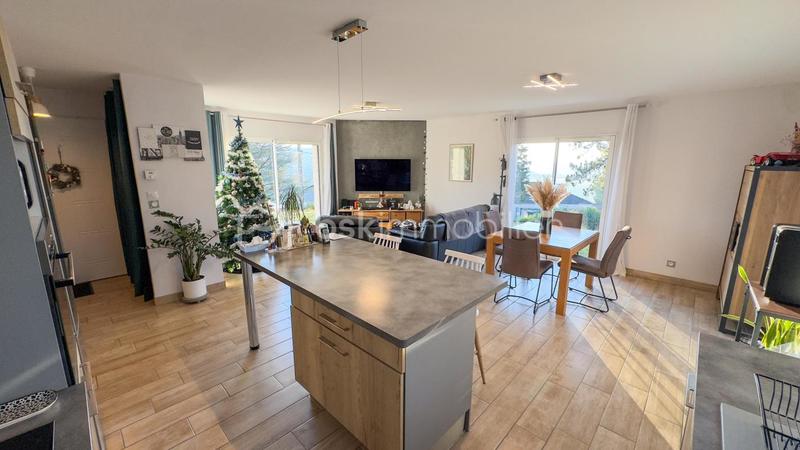 Maison - 95 m² - 5 pièces