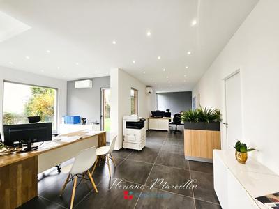 Local commercial - 160 m² - 5 pièces