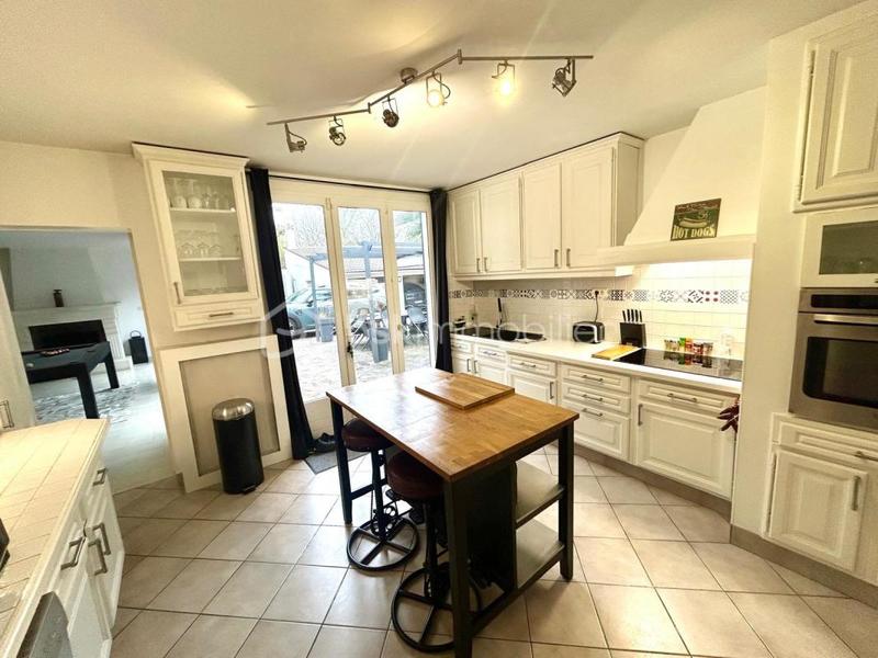 Demeure - 251 m² - 8 pièces