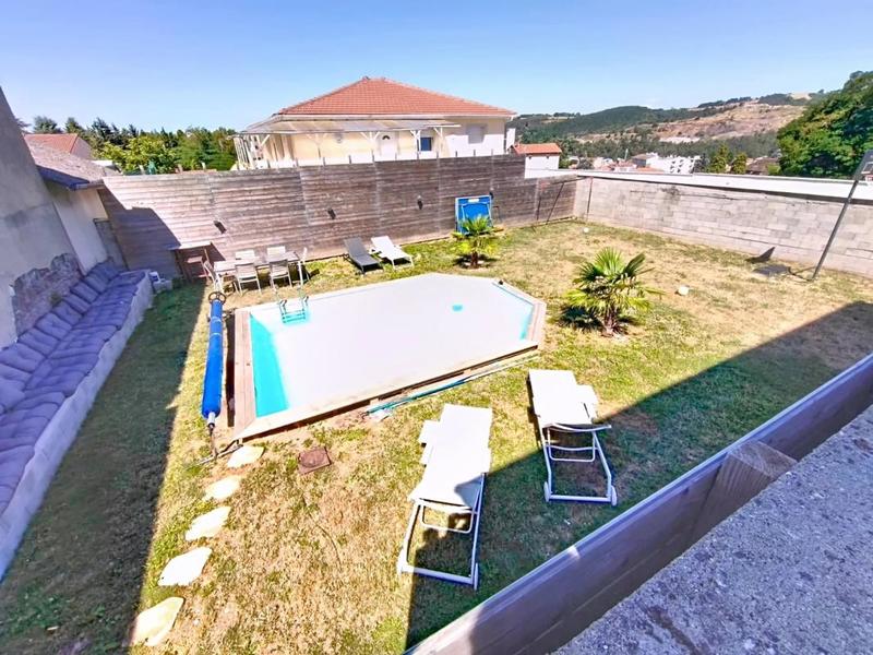 Maison en pierre - 184 m² - 9 pièces