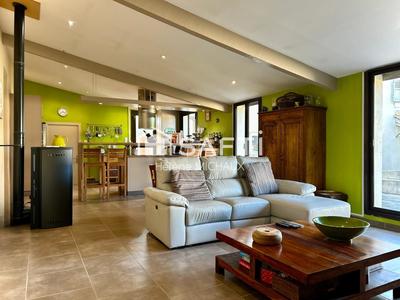 Maison - 216 m² - 6 pièces