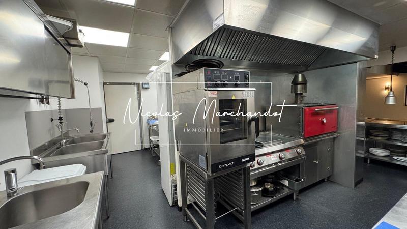 Local commercial - 207 m² - 2 pièces