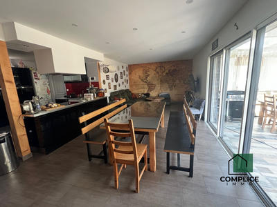 Maison - 161 m² - 8 pièces