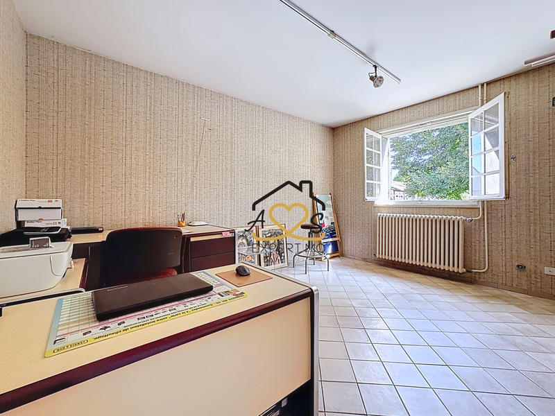 Maison - 240 m² - 11 pièces