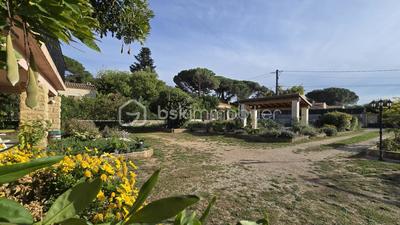 Maison traditionnelle - 144 m² - 7 pièces