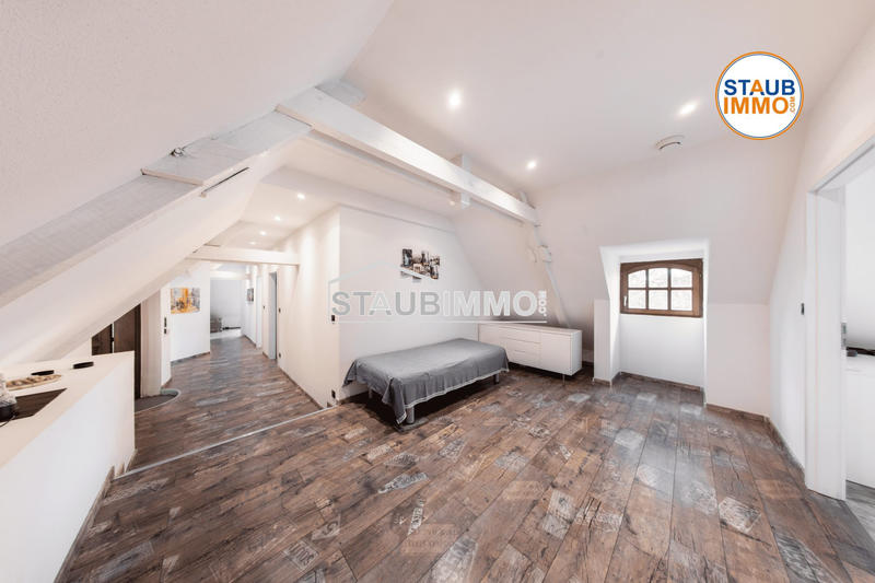 Maison - 271 m² - 13 pièces