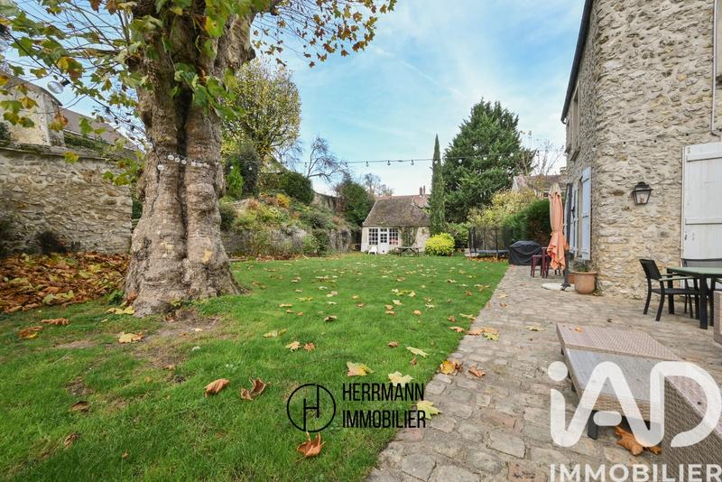 Maison - 300 m² - 8 pièces