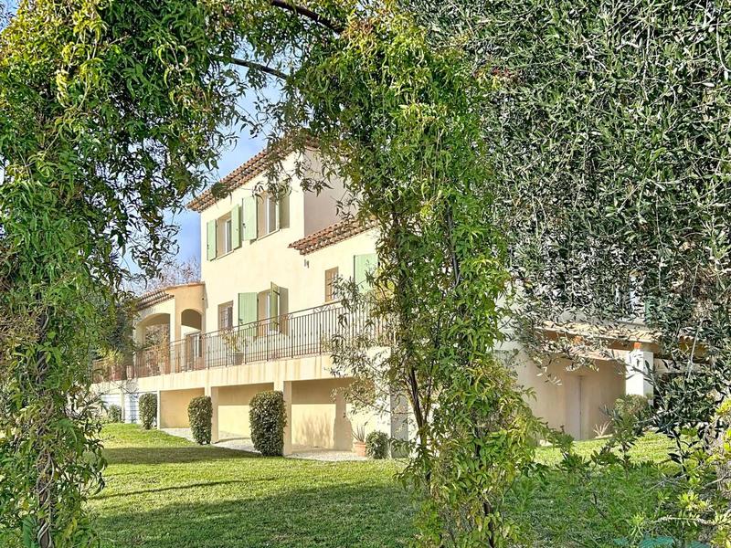 Maison - 164 m² - 5 pièces