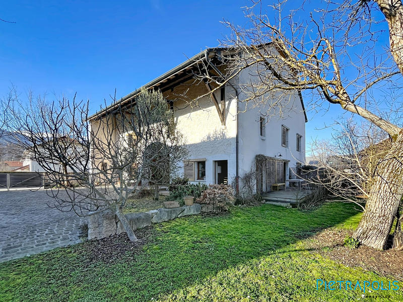 Maison - 289 m² - 8 pièces