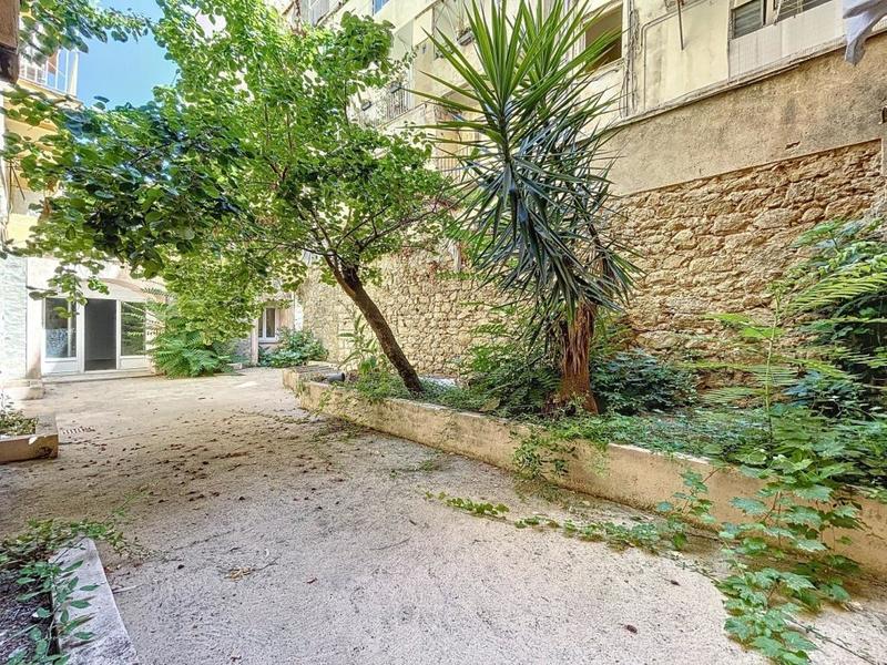 Local d'activité / Entrepôt - 210 m²