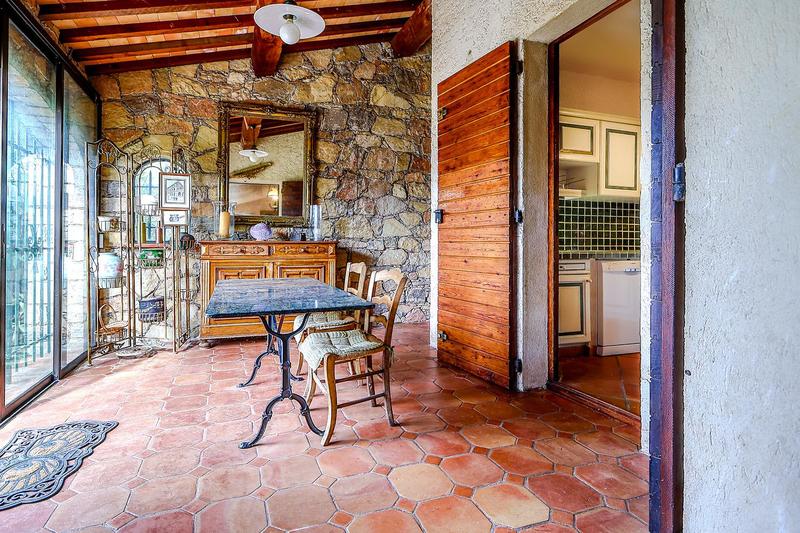 Propriété - 234 m² - 8 pièces