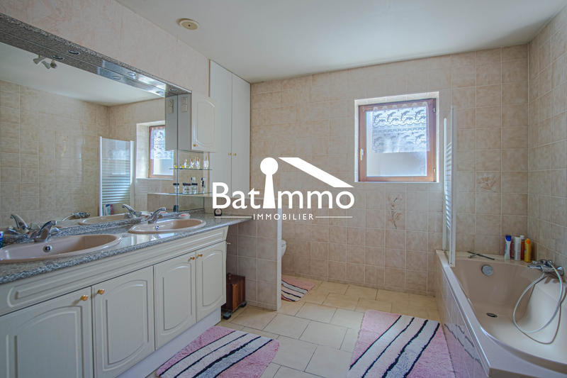 Maison - 180 m² - 7 pièces