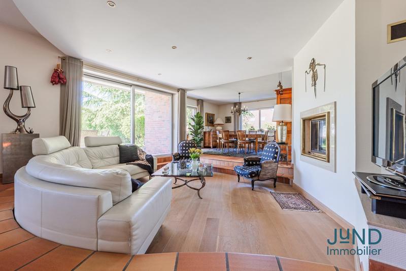 Maison - 280 m² - 8 pièces