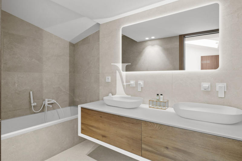 Appartement - 165 m² - 5 pièces