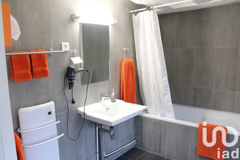 Maison - 305 m² - 10 pièces