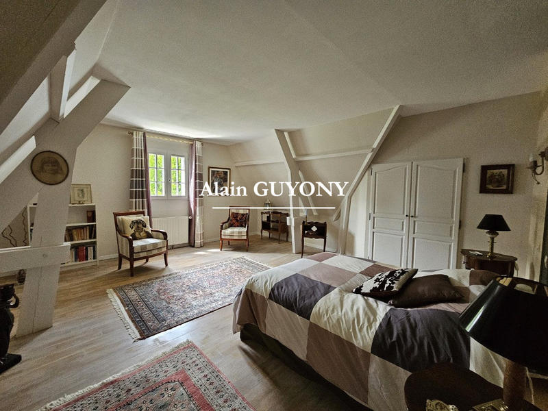 Maison traditionnelle - 249 m² - 7 pièces