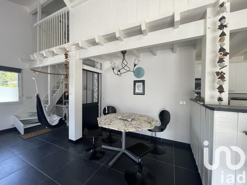 Maison - 212 m² - 7 pièces