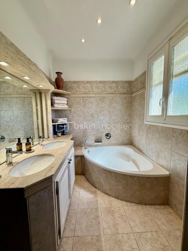 Villa - 180 m² - 6 pièces