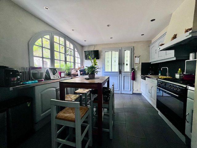 Maison - 200 m² - 7 pièces