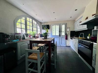 Maison - 200 m² - 7 pièces