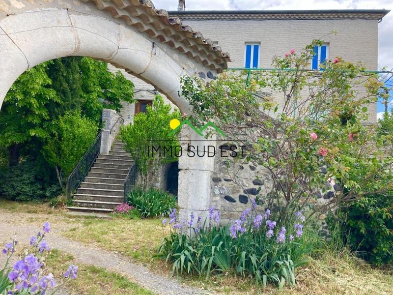 Maison - 350 m² - 22 pièces