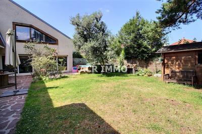 Maison - 254 m² - 9 pièces