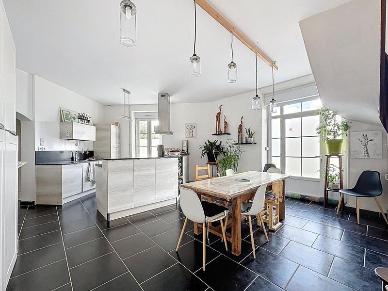 Maison - 226 m² - 8 pièces