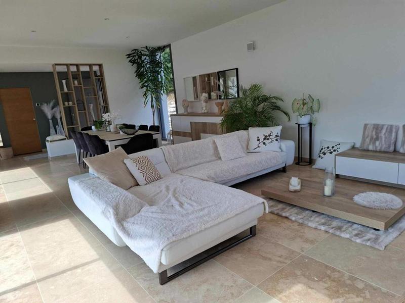 Maison - 220 m² - 6 pièces