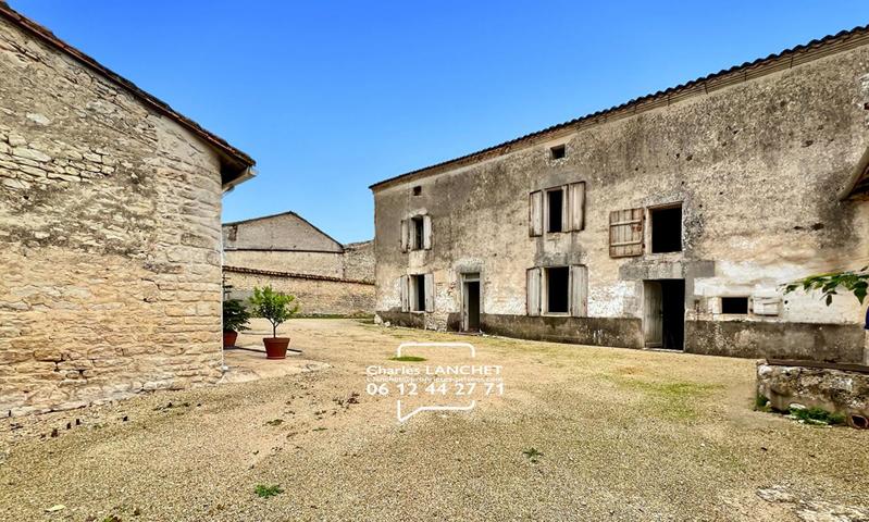 Maison - 250 m² - 6 pièces