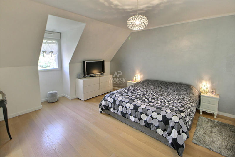 Maison - 231 m² - 7 pièces