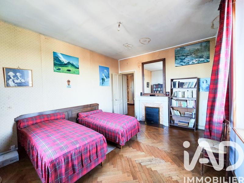 Maison - 256 m² - 9 pièces