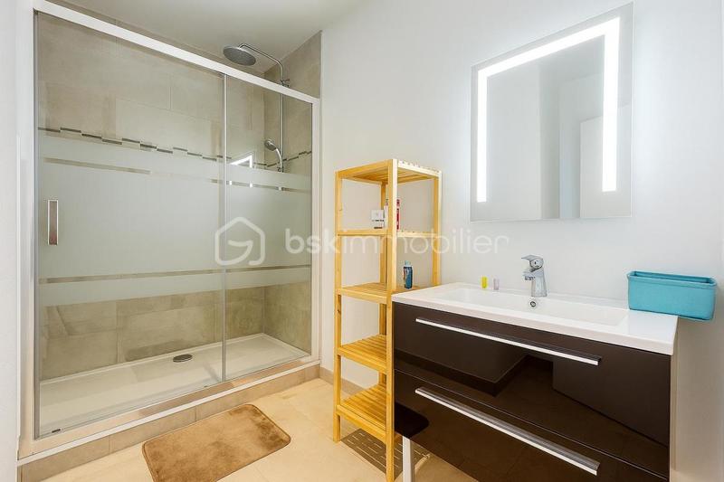 Propriété - 227 m² - 9 pièces