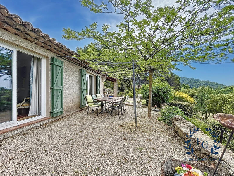 Maison traditionnelle - 218 m² - 6 pièces