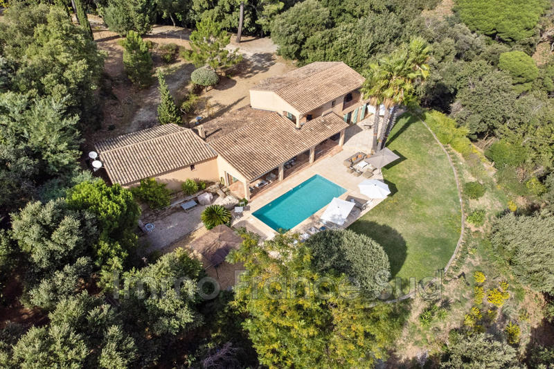 Villa - 215 m² - 6 pièces