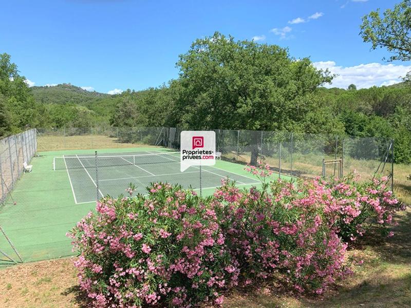 Maison - 220 m² - 8 pièces