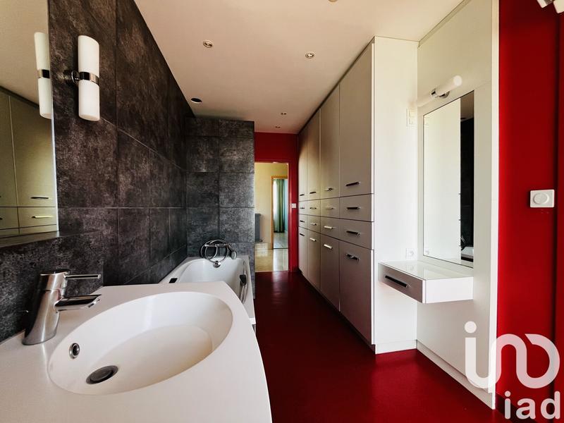 Maison - 267 m² - 7 pièces