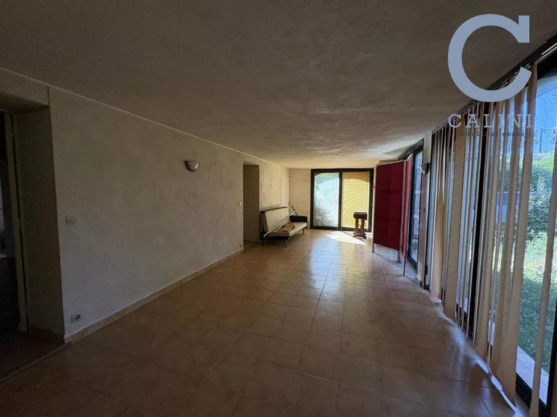 Villa - 180 m² - 6 pièces