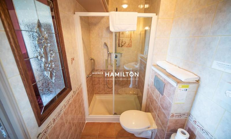 Demeure - 324 m² - 12 pièces