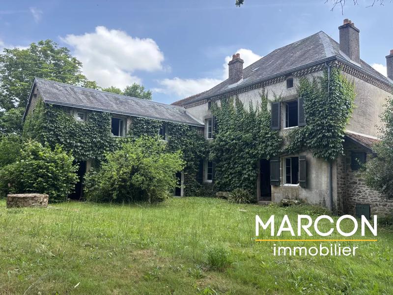 Propriété - 212 m² - 9 pièces