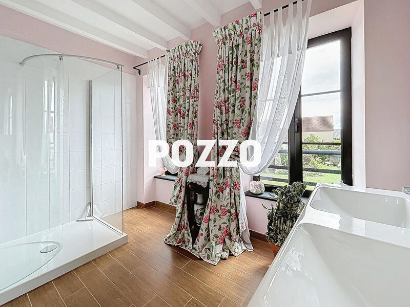 Maison - 217 m² - 8 pièces