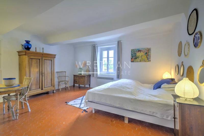 Villa - 257 m² - 10 pièces